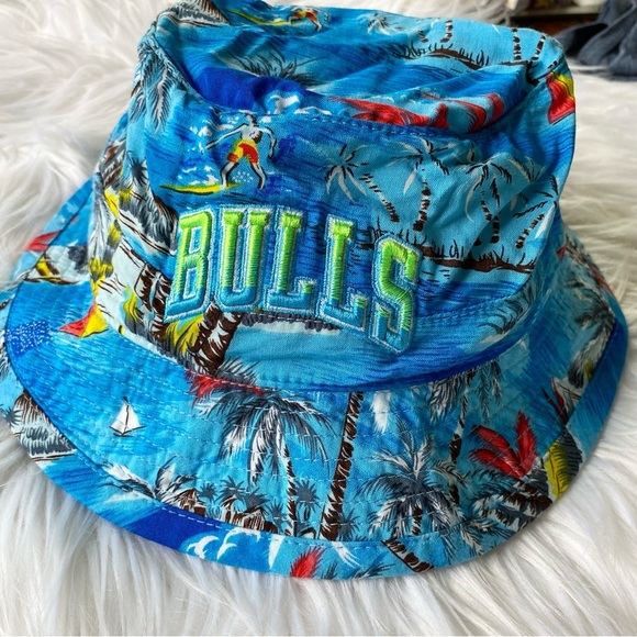 NWT Mitchell & Ness Chicago Bulls Hawaiian Bucket Hat Tropical Surf Blue NBA - Picture 1 of 9